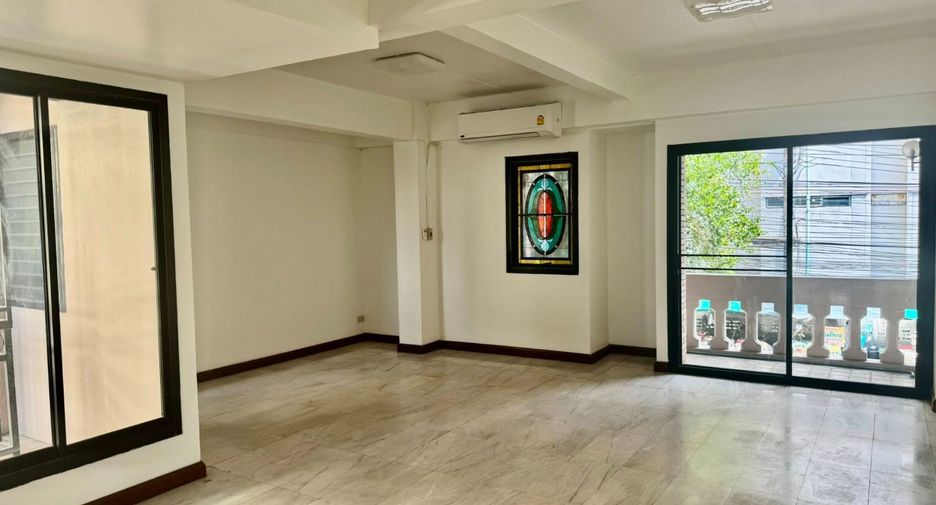 For rent retail Space in Khlong Toei, Bangkok