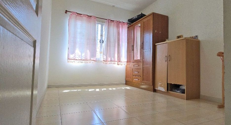 For sale 3 bedrooms townhouse in Bang Khun Thian, Bangkok