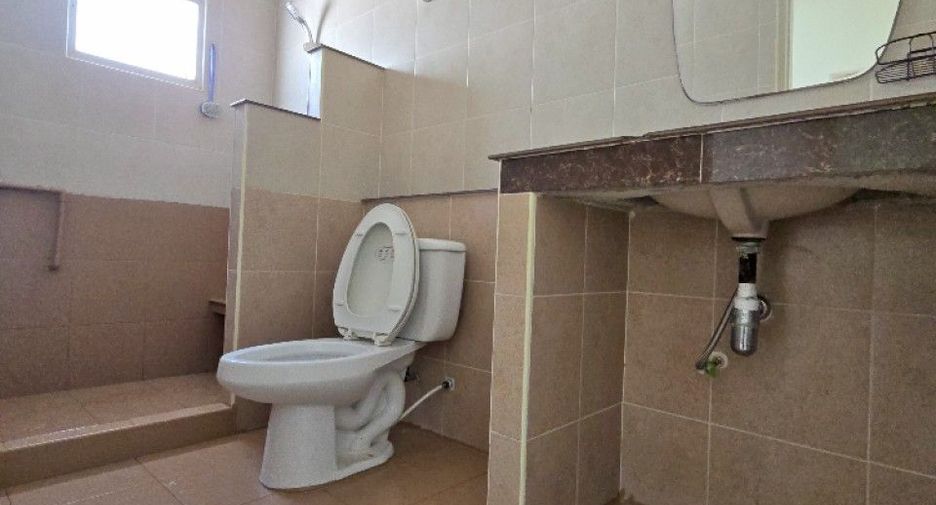 For sale 3 bedrooms townhouse in Bang Khun Thian, Bangkok