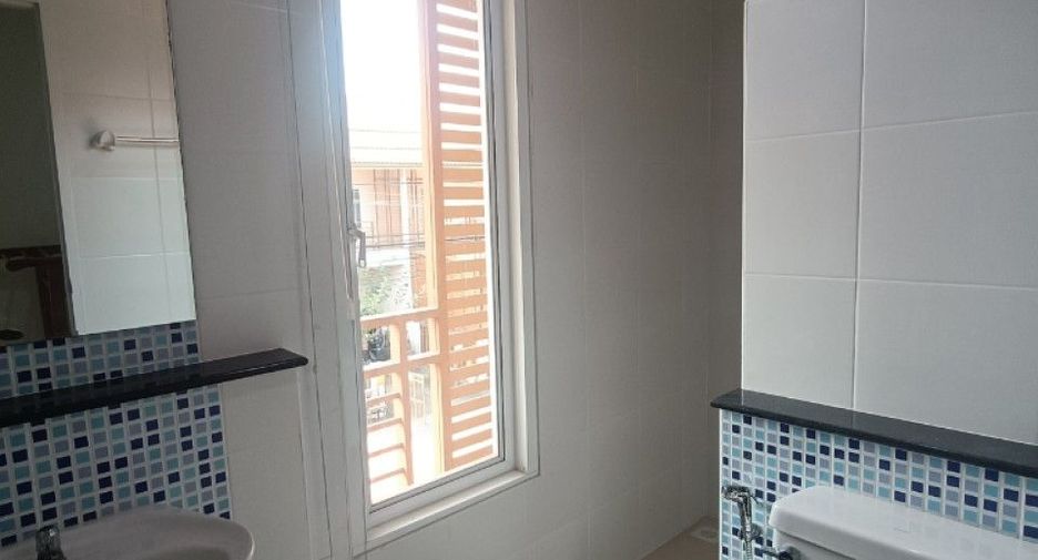 For sale 4 bedrooms townhouse in Phra Samut Chedi, Samut Prakan