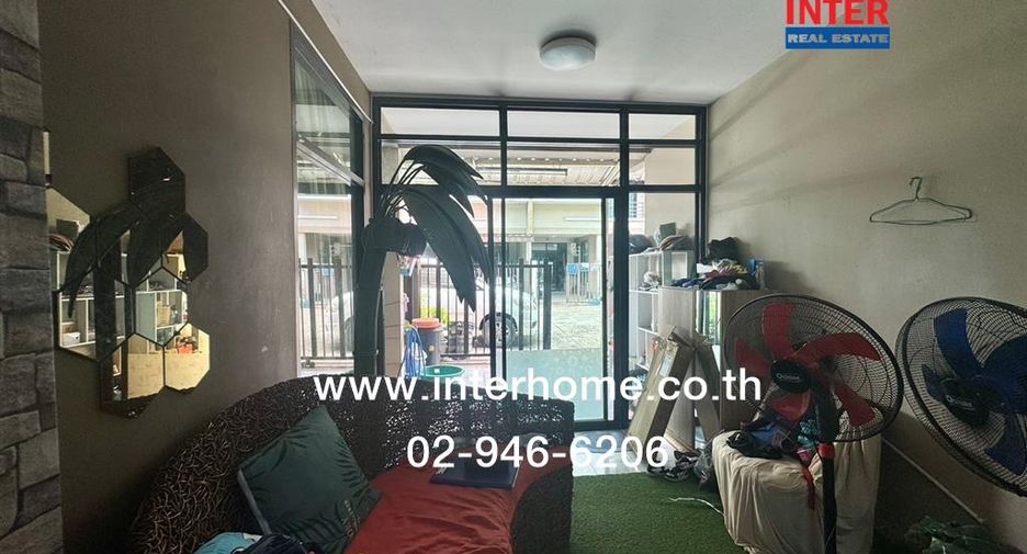 Casa adosada en venta de 4 habitaciones en Phra Samut Chedi, Samut Prakan