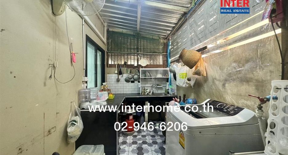 Casa adosada en venta de 4 habitaciones en Phra Samut Chedi, Samut Prakan