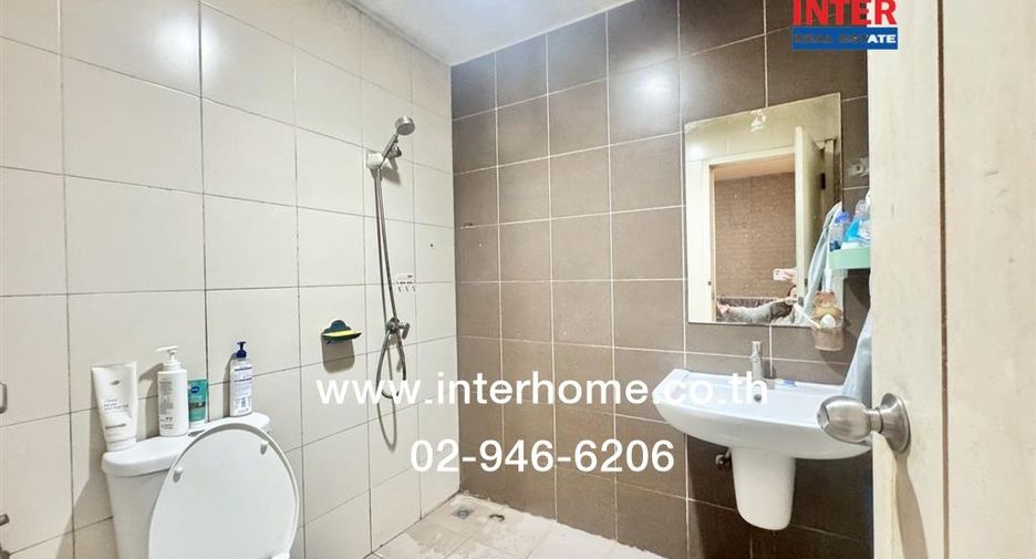 For sale 3 ベッドルーム townhouse in Krathum Baen, Samut Sakhon