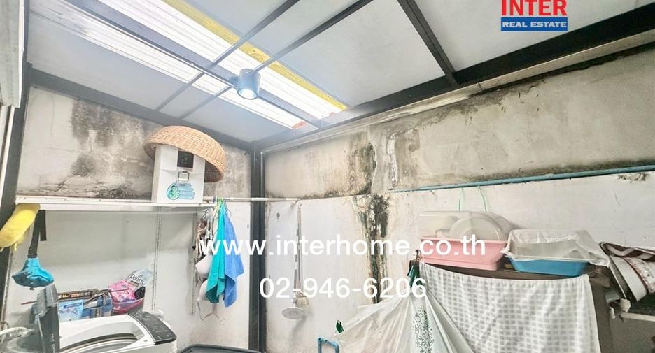 For sale 3 ベッドルーム townhouse in Krathum Baen, Samut Sakhon