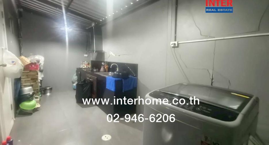 For sale 3 bedrooms townhouse in Mueang Samut Prakan, Samut Prakan