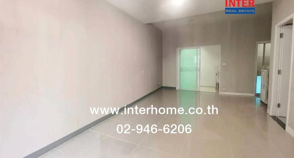 For sale 3 bedrooms townhouse in Mueang Samut Prakan, Samut Prakan