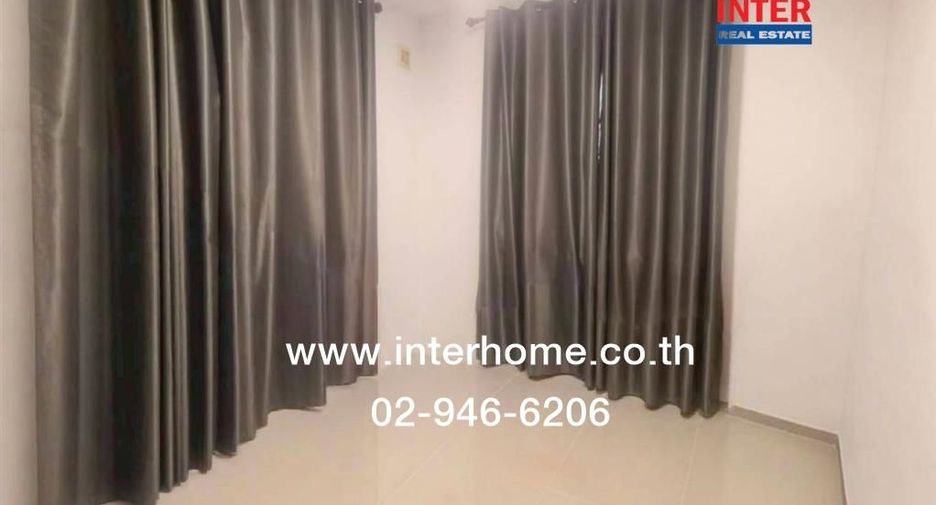 For sale 3 bedrooms townhouse in Mueang Samut Prakan, Samut Prakan