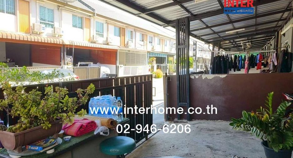 For sale 3 bedrooms townhouse in Mueang Samut Prakan, Samut Prakan