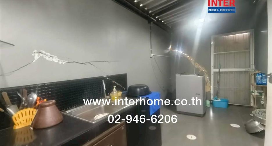 For sale 3 bedrooms townhouse in Mueang Samut Prakan, Samut Prakan