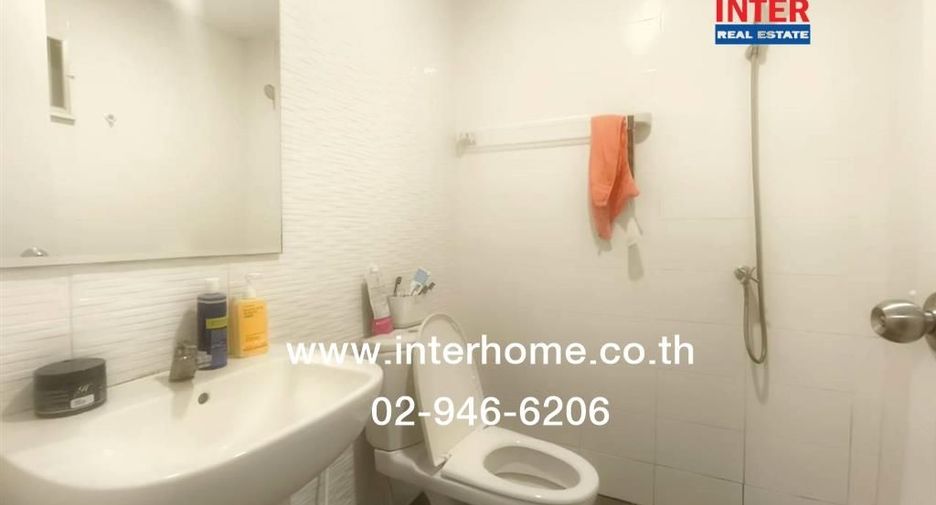 For sale 3 bedrooms townhouse in Mueang Samut Prakan, Samut Prakan