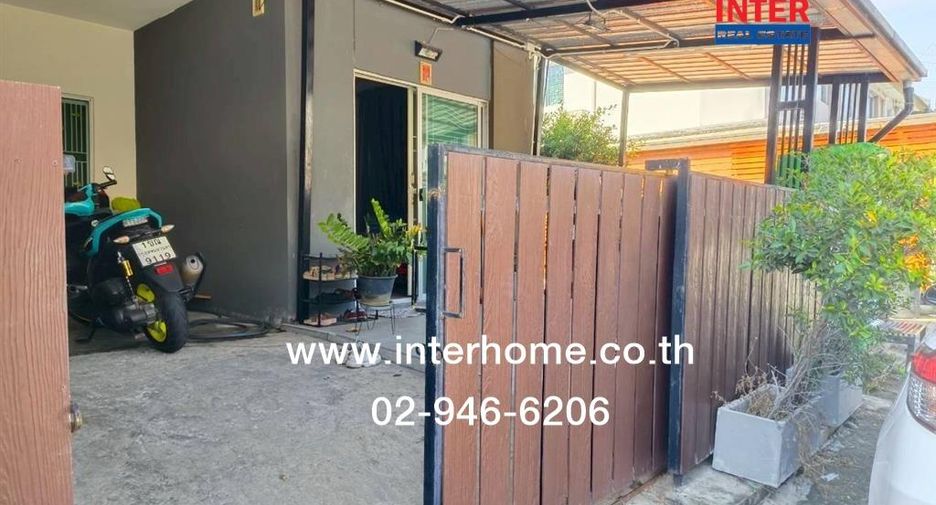 For sale 3 bedrooms townhouse in Mueang Samut Prakan, Samut Prakan