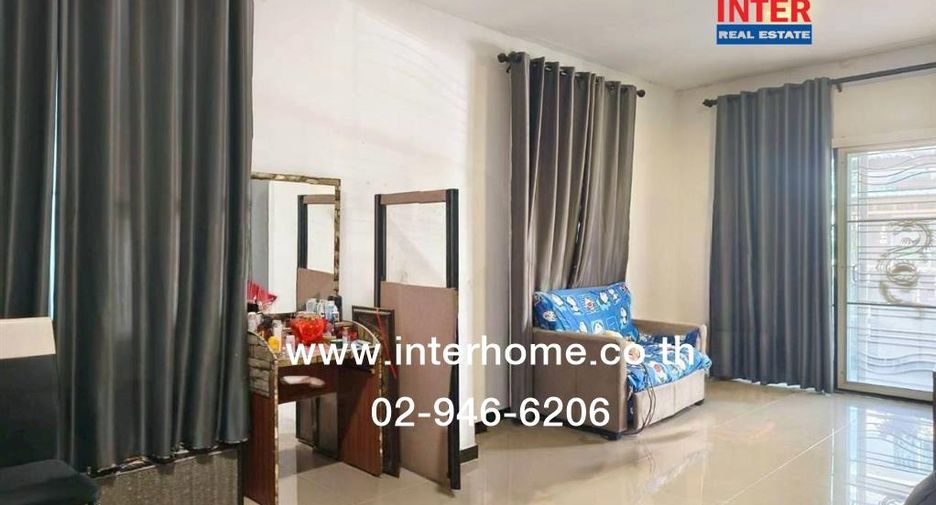 For sale 3 bedrooms townhouse in Mueang Samut Prakan, Samut Prakan