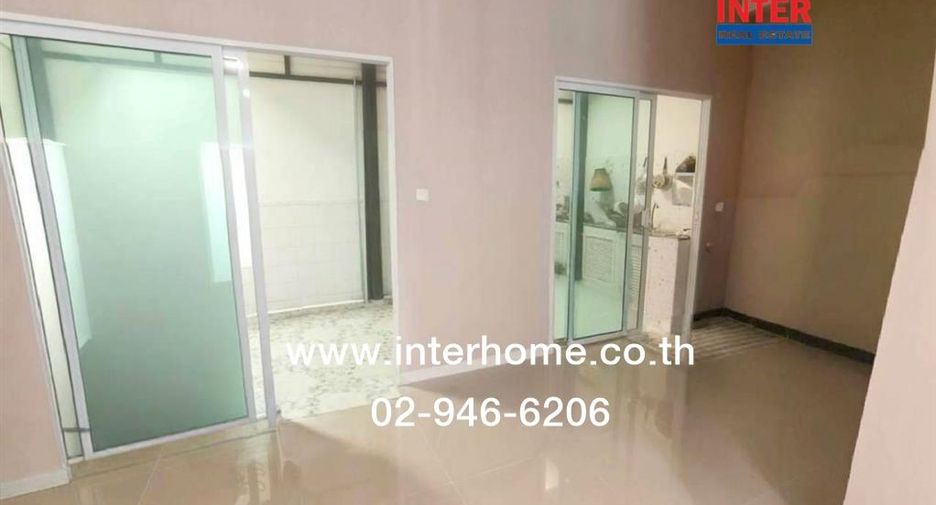 For sale 3 bedrooms townhouse in Mueang Samut Prakan, Samut Prakan