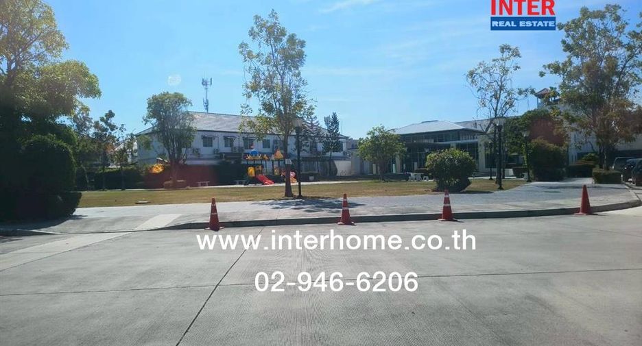 For sale 3 bedrooms townhouse in Mueang Samut Prakan, Samut Prakan