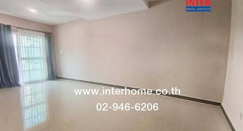 For sale 3 bedrooms townhouse in Mueang Samut Prakan, Samut Prakan