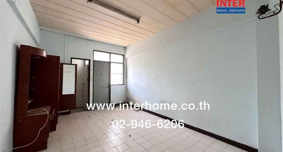 For sale 74 bedrooms apartment in Bang Kapi, Bangkok