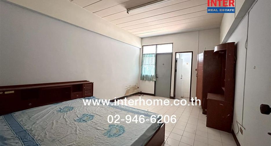 For sale 74 bedrooms apartment in Bang Kapi, Bangkok