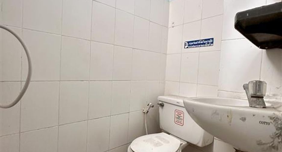 For sale 74 bedrooms apartment in Bang Kapi, Bangkok