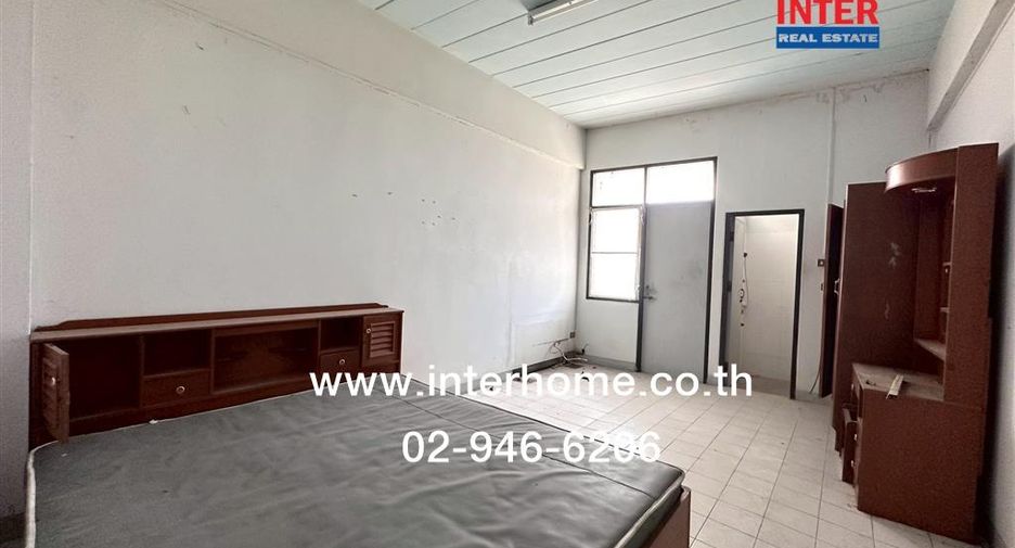 For sale 74 bedrooms apartment in Bang Kapi, Bangkok