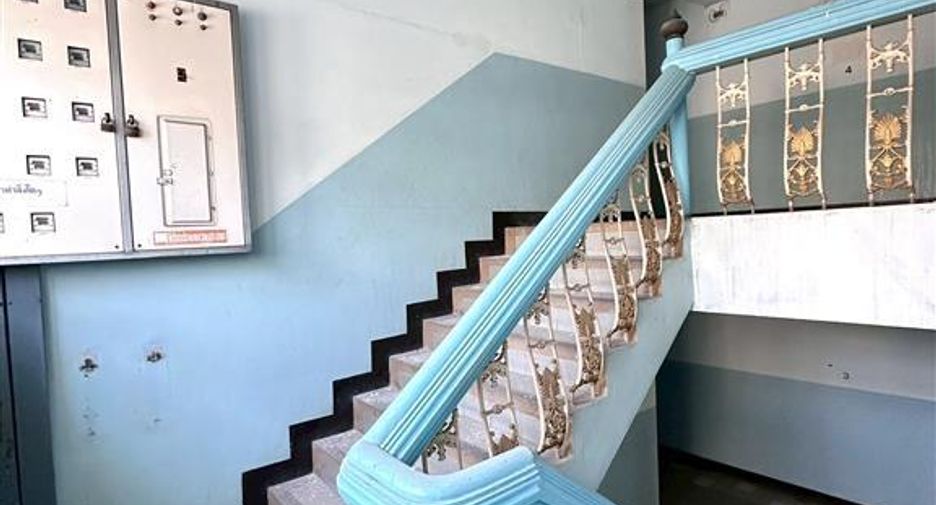 For sale 74 bedrooms apartment in Bang Kapi, Bangkok