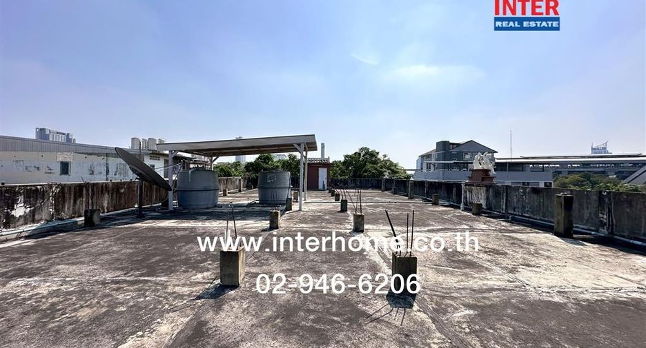 For sale 74 bedrooms apartment in Bang Kapi, Bangkok