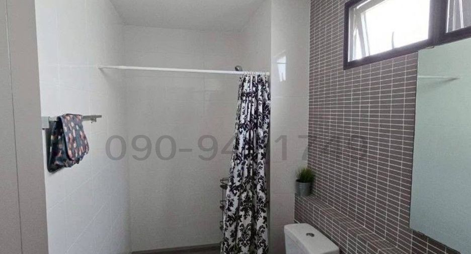 For rent 3 bedrooms townhouse in Lat Phrao, Bangkok