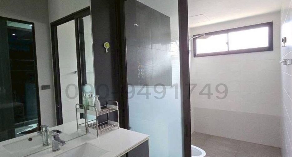 For rent 3 bedrooms townhouse in Lat Phrao, Bangkok