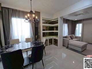 Casa adosada en alquiler de 3 habitaciones en Lat Phrao, Bangkok
