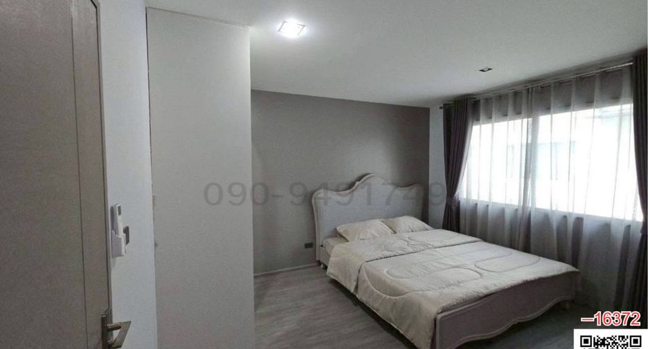 For rent 3 bedrooms townhouse in Lat Phrao, Bangkok