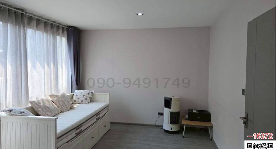 For rent 3 bedrooms townhouse in Lat Phrao, Bangkok