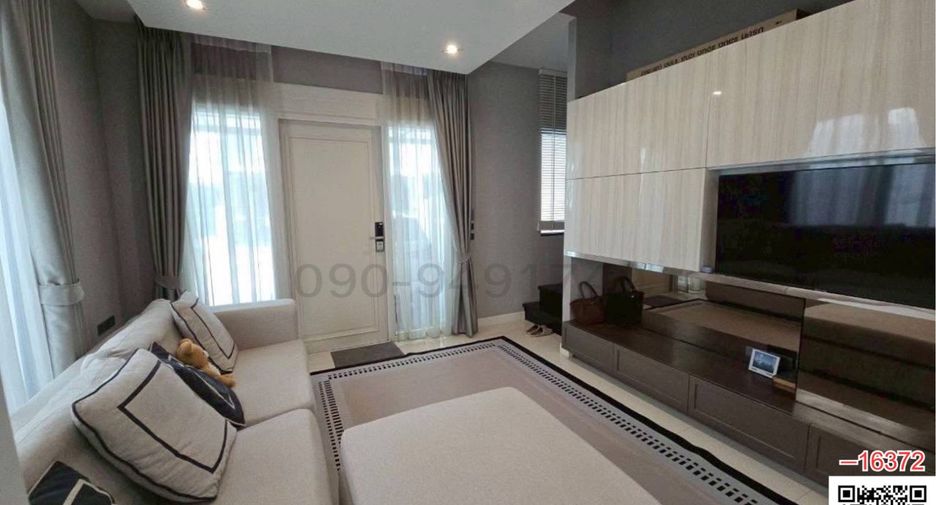 For rent 3 bedrooms townhouse in Lat Phrao, Bangkok