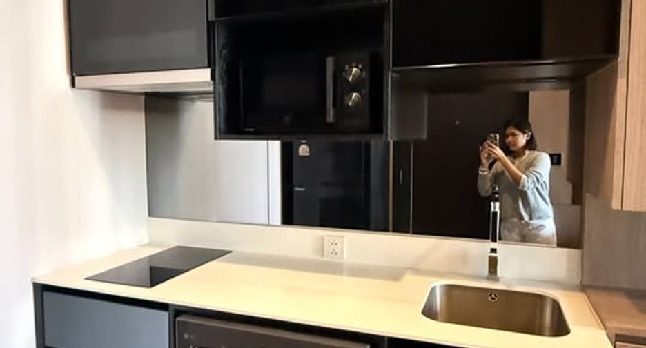 For rent 1 bed condo in Phaya Thai, Bangkok