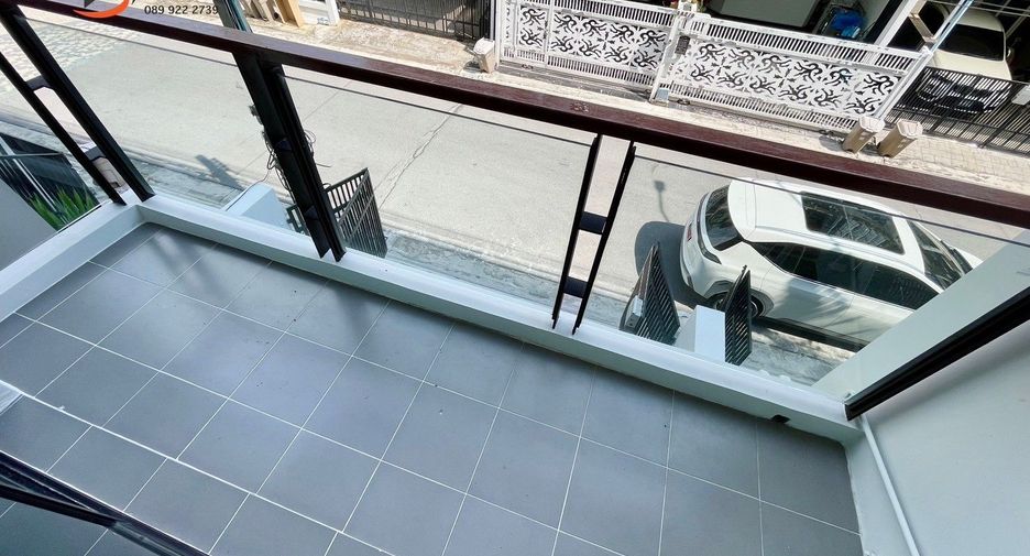 Casa adosada en alquiler de 3 habitaciones en Khlong Toei, Bangkok