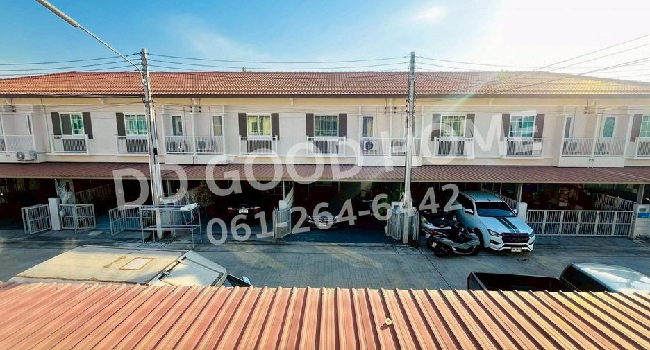 Casa adosada en venta de 4 habitaciones en Bang Lamung, Chonburi