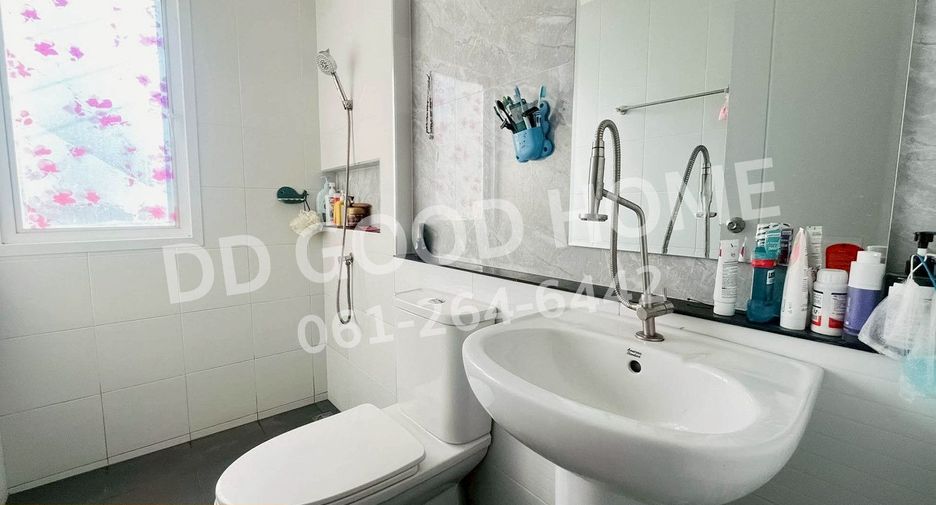 Casa adosada en venta de 4 habitaciones en Bang Lamung, Chonburi