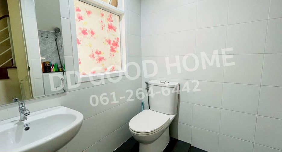 Casa adosada en venta de 4 habitaciones en Bang Lamung, Chonburi