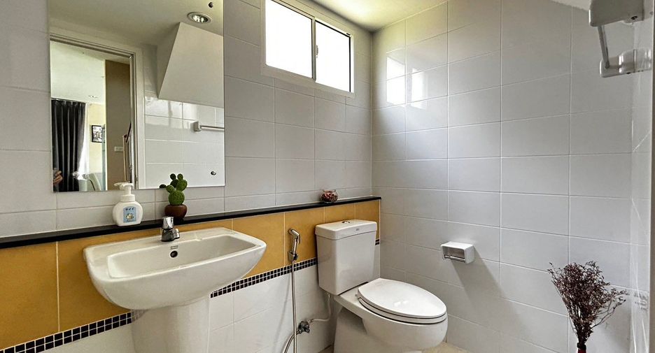 For rent 3 bedrooms house in San Kamphaeng, Chiang Mai