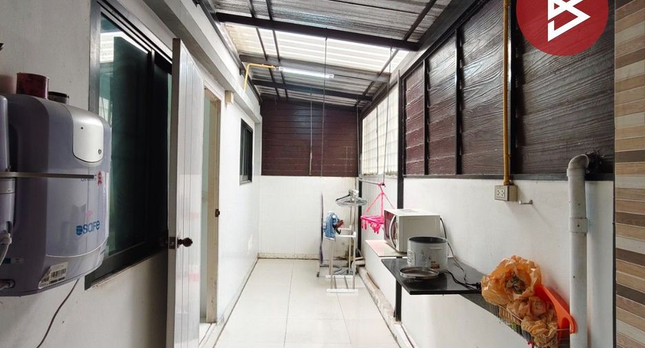 À vendre 2 chambres maison de ville à Sam Phran, Nakhon Pathom