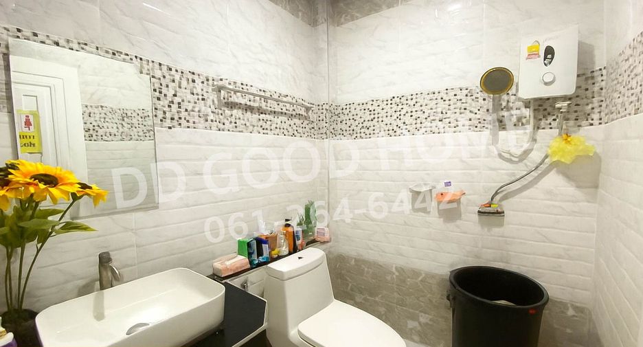 For sale 2 bedrooms townhouse in Wiang Sa, Surat Thani