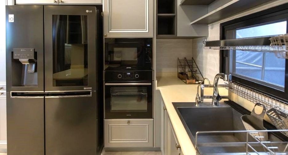 For rent 4 bedrooms house in Lat Phrao, Bangkok