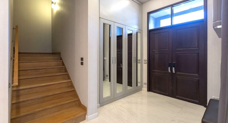 For rent 4 bedrooms house in Lat Phrao, Bangkok