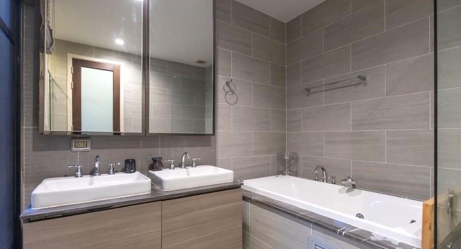 For rent 4 bedrooms house in Lat Phrao, Bangkok