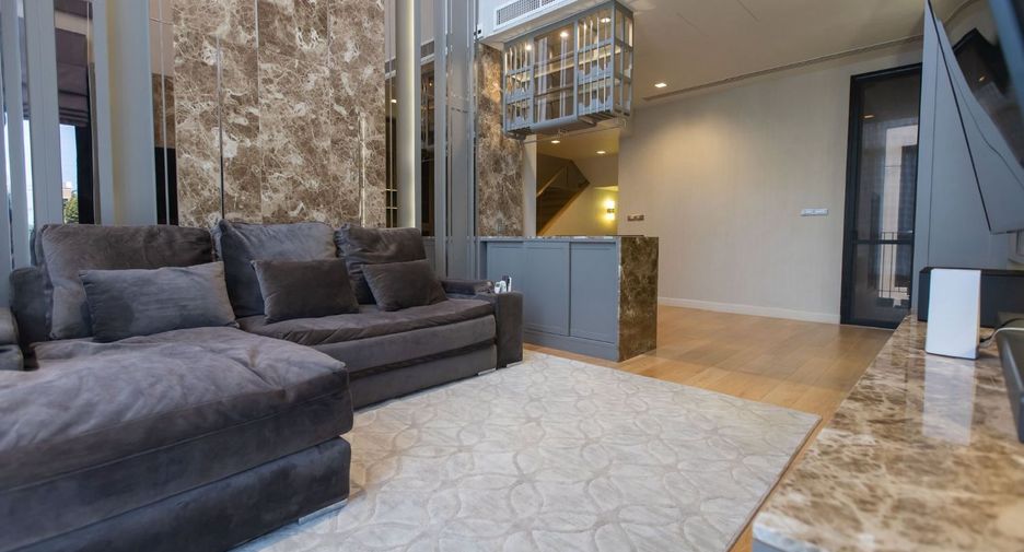 For rent 4 bedrooms house in Lat Phrao, Bangkok