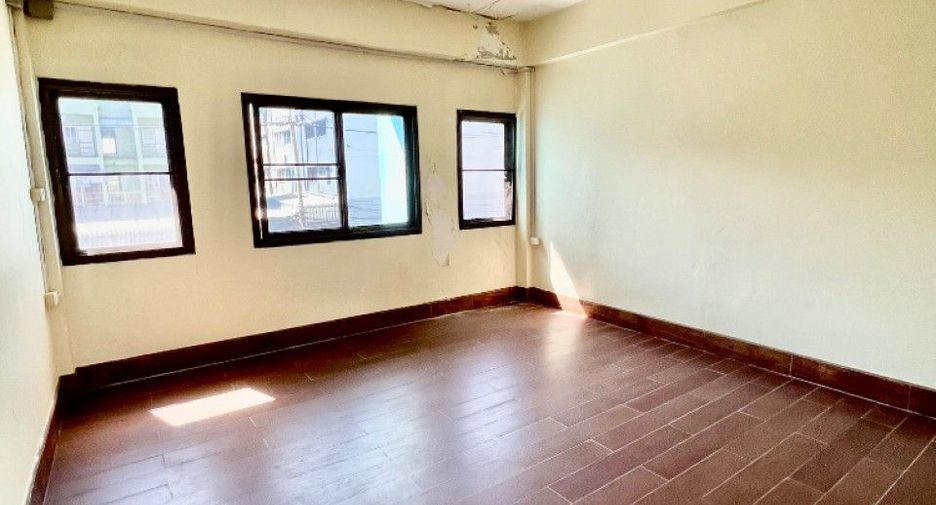 For sale retail Space in Bang Phli, Samut Prakan