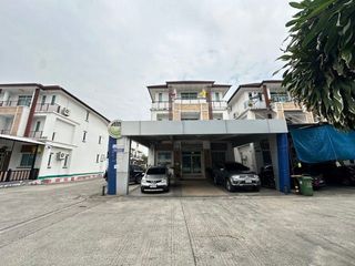Reihenhaus zum Kauf mit 1 Zimmer in Phasi Charoen, Bangkok