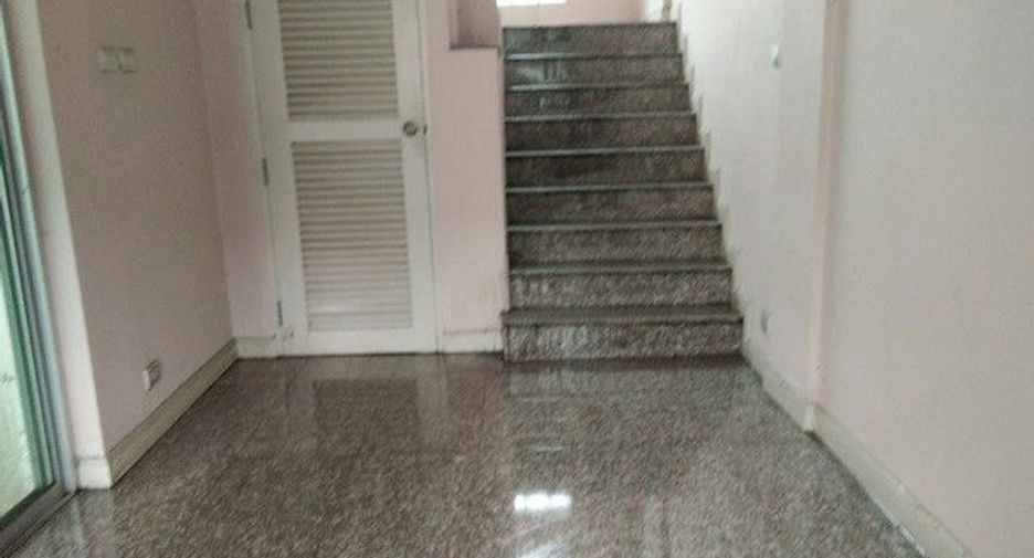 For sale 1 bed retail Space in Bang Rak, Bangkok