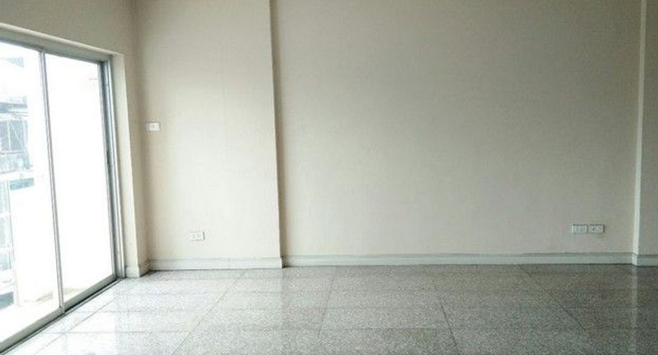 For sale 1 bed retail Space in Bang Rak, Bangkok