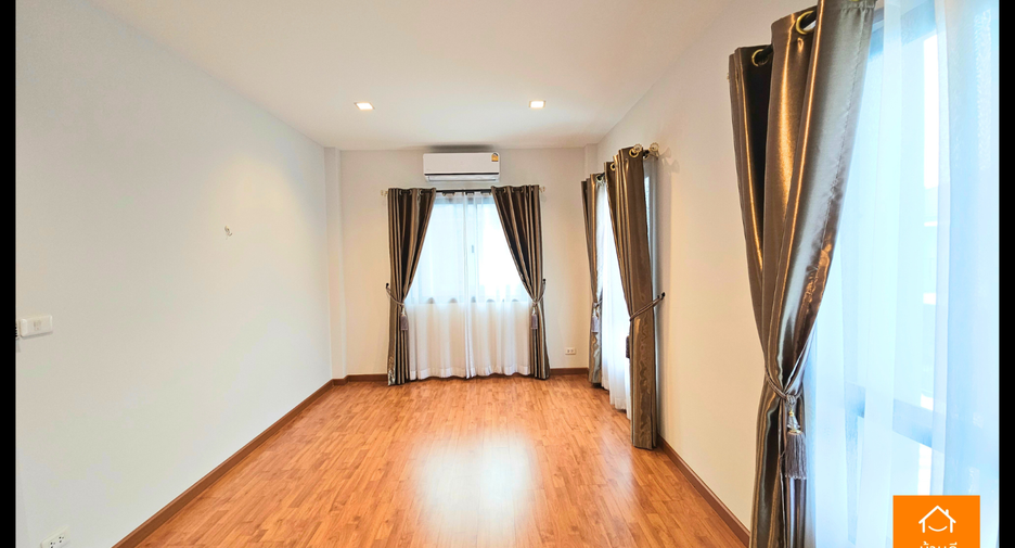 For sale 4 bedrooms house in Sai Mai, Bangkok