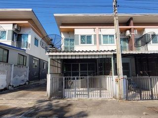 Продажа 1 кровать таунхаус в Ban Bueng, Чонбури