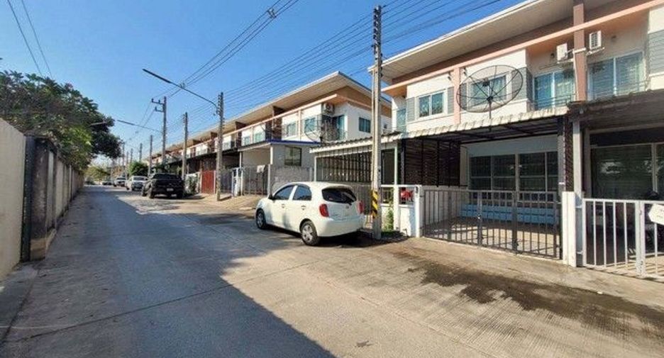 Продажа 1 кровать таунхаус в Ban Bueng, Чонбури
